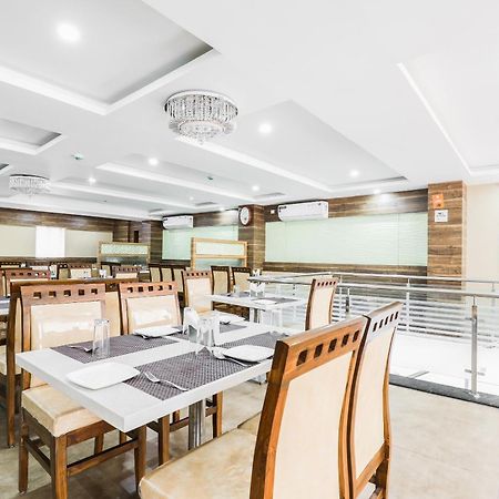 Capital O Sky Grand Hotel Hyderabad Exterior foto