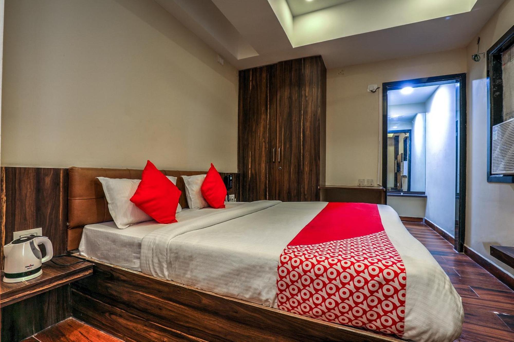 Capital O Sky Grand Hotel Hyderabad Exterior foto